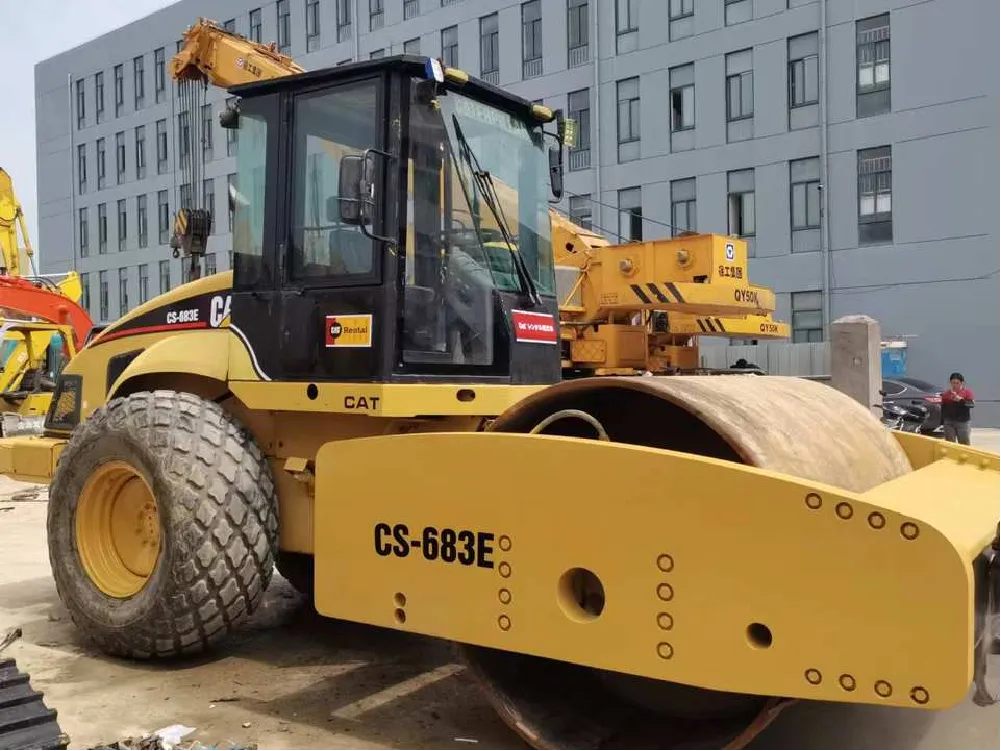 Compactador Vibratorio CAT CS683E Usado0