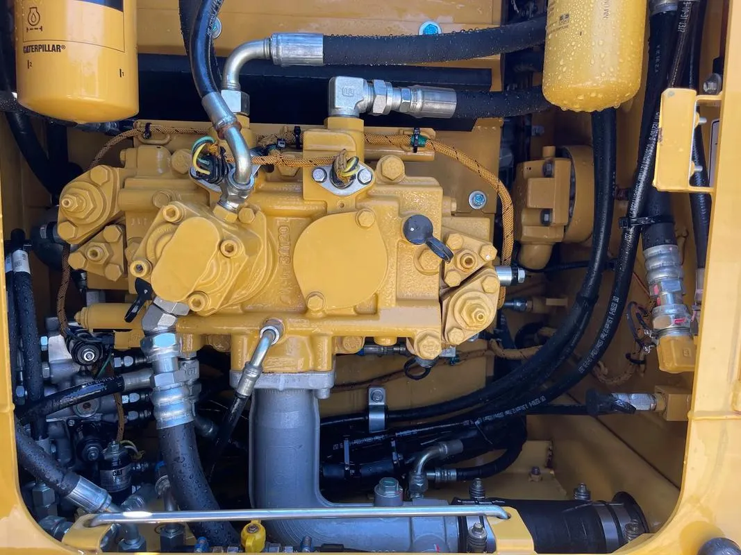 Excavadora mediana CAT 312D2GC usada2