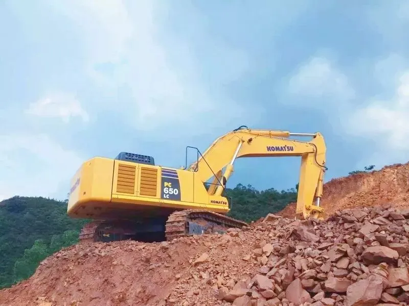 Excavadora grande KOMATSU PC650LC-8 usada0