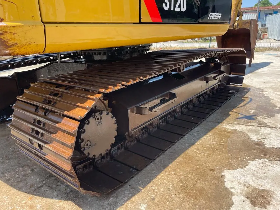 Excavadora mediana CAT 312D2GC usada3