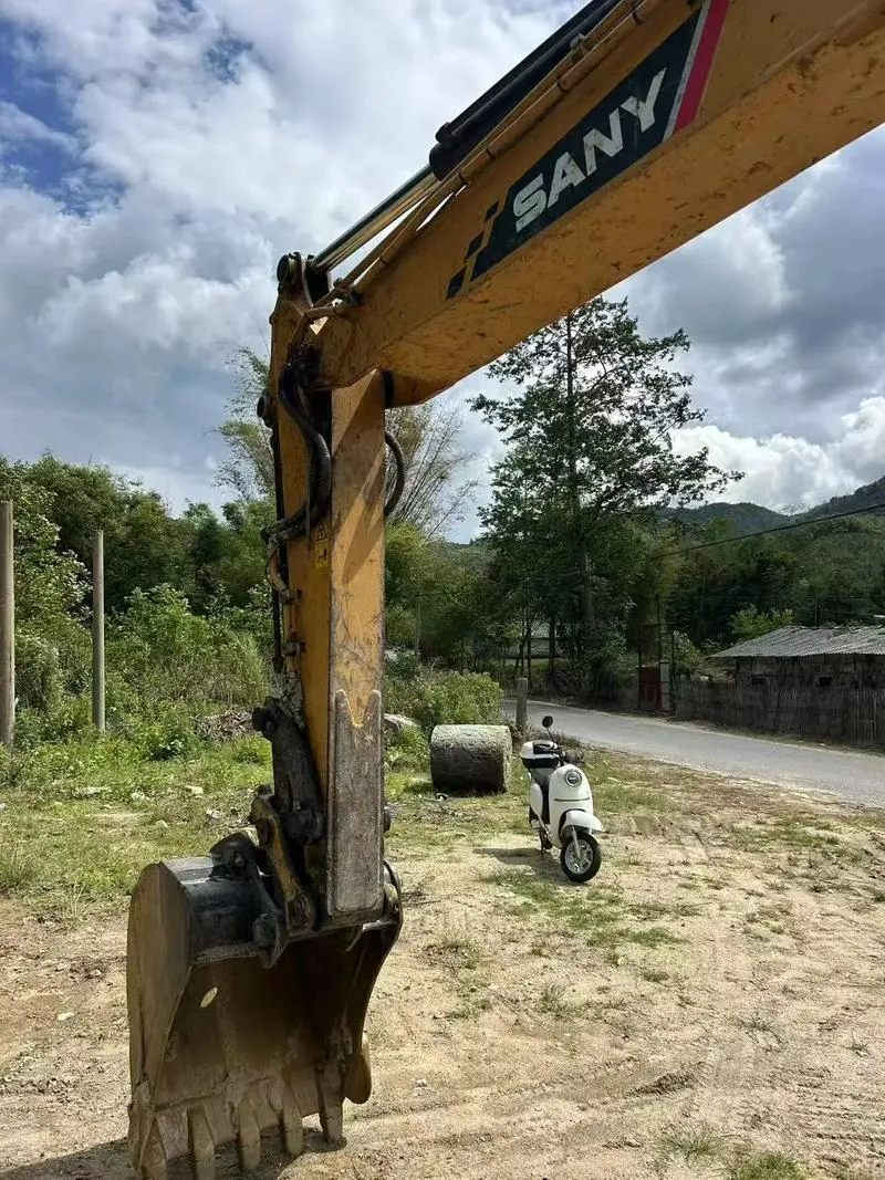 Excavadora pequeña SANY SY95C usada0
