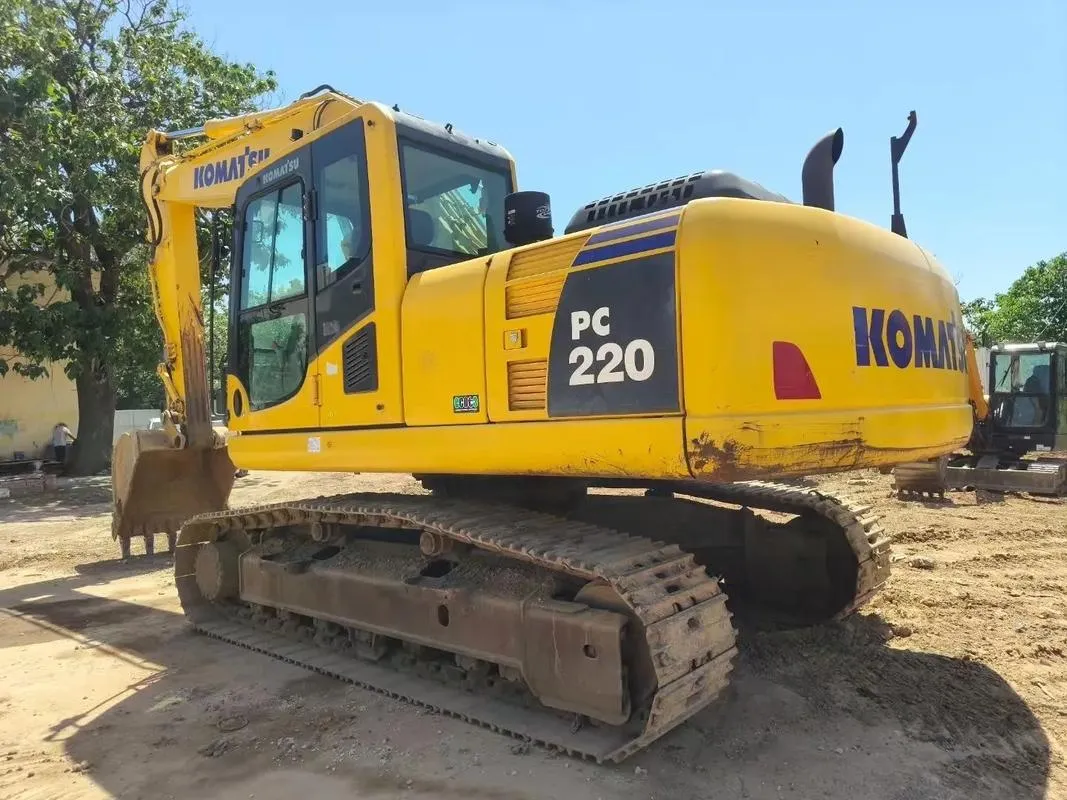 Excavadora mediana KOMATSU PC200-8M0 usada2