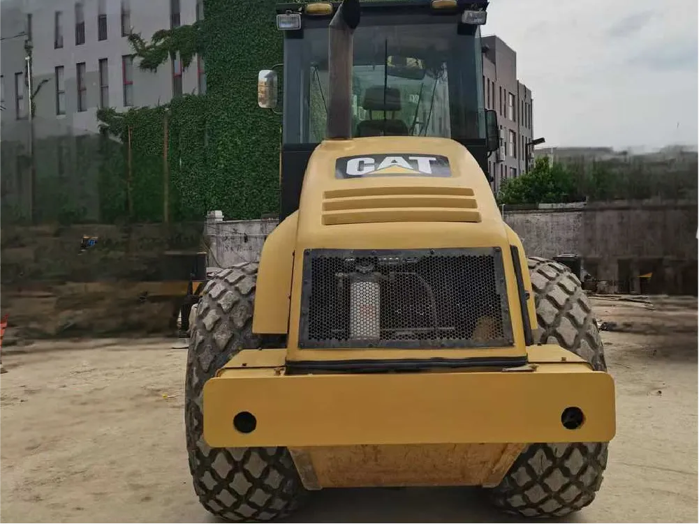 Compactador vibratorio CAT CS683E usado