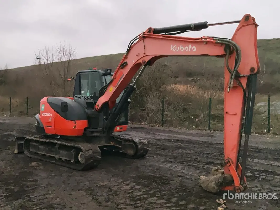 Excavadora Pequeña KUBOTA KX080-5 Usada0