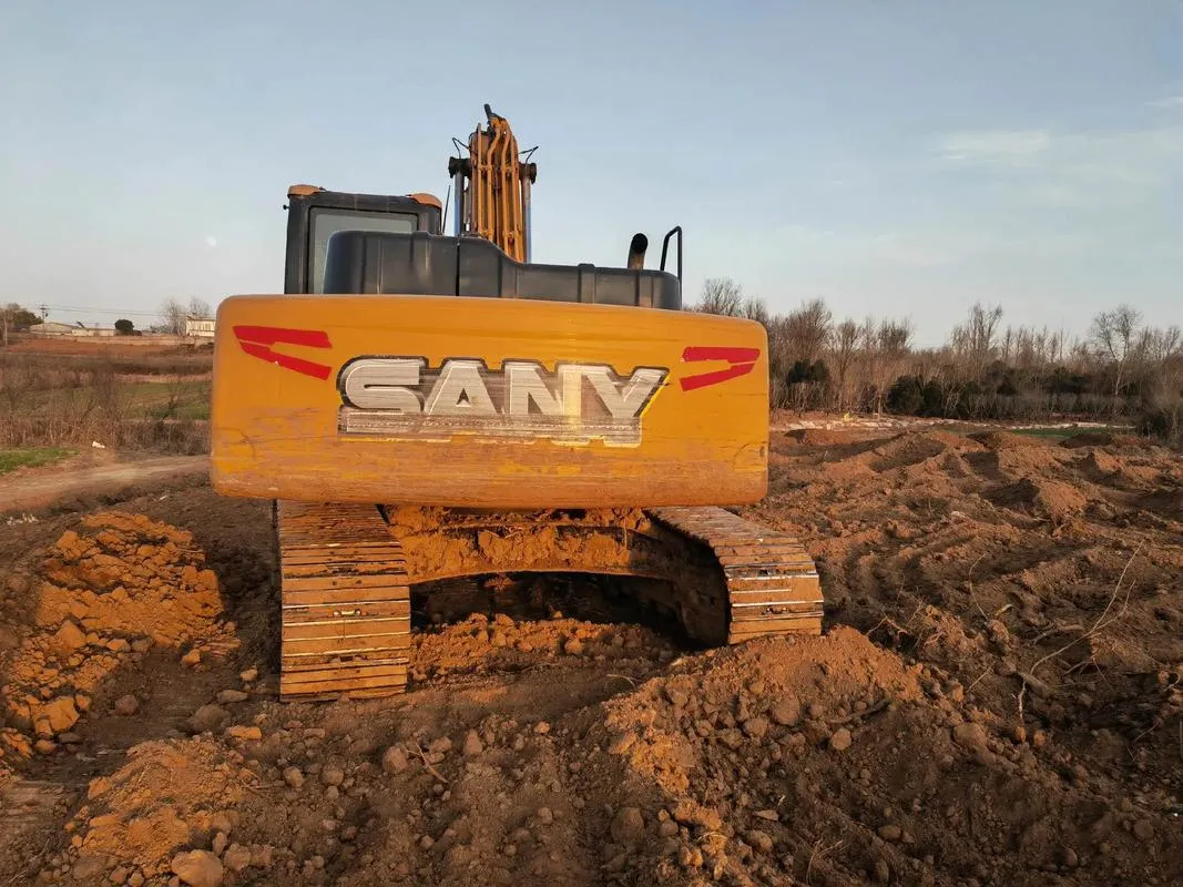Excavadora mediana SANY SY215C usada1