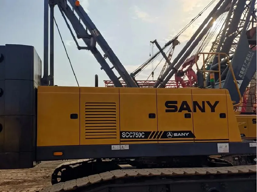 Grúa sobre orugas SANY SCC600A-52 usada
