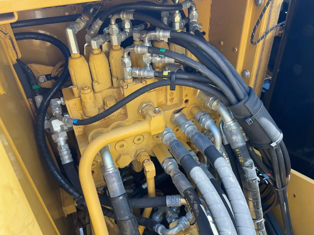 Excavadora mediana CAT 312D2GC usada5