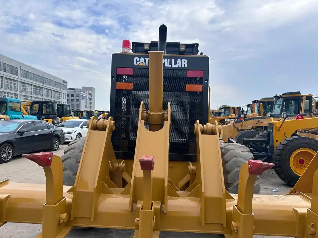 Motoniveladora CAT 12M usada