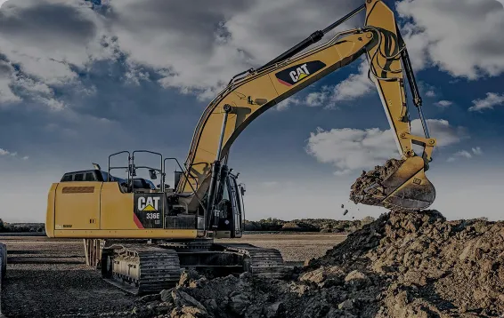 Excavadora trabajando en un sitio de construcción