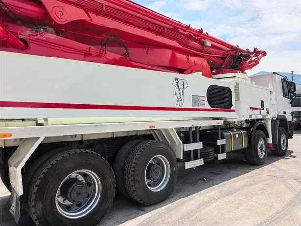 Bomba de hormigón montada en camión PUTZMEISTER M56 usada2