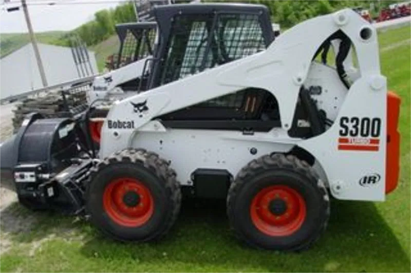 Minicargadora Bobcat S300 usada0
