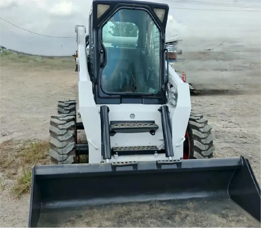 Minicargadora Bobcat S300 usada1