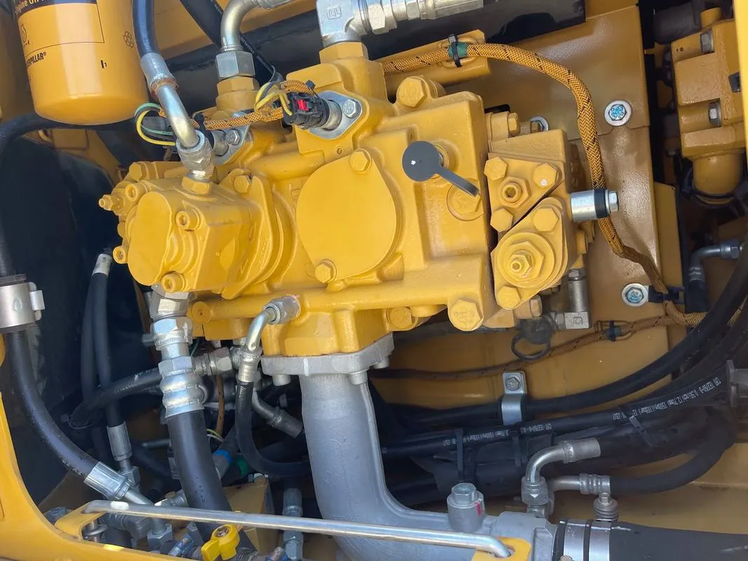 Excavadora mediana CAT 312D2GC usada1
