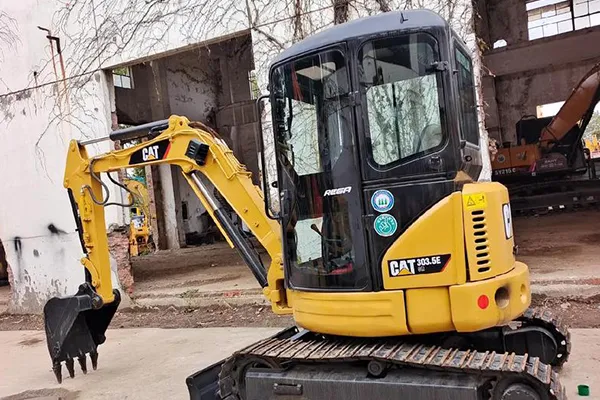Miniexcavadora CAT 303.5 CR usada